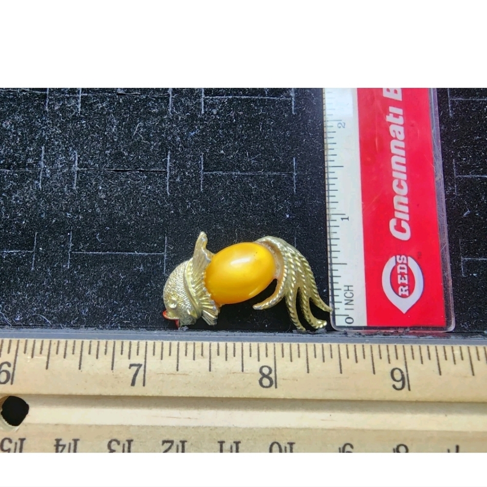 Vintage Jelly Belly Yellow Orange Fish Stone Brooch Pin Used Ready2Wear